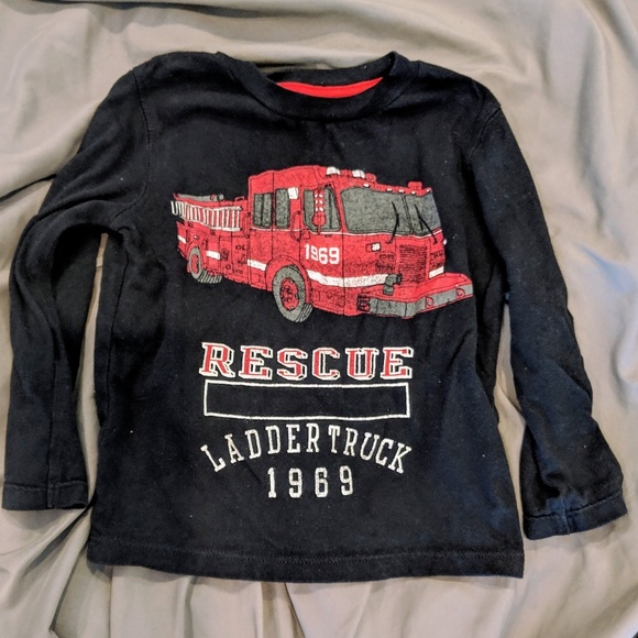 Baby Gap long sleeve firetruck tee size 2T - Picture 1 of 3